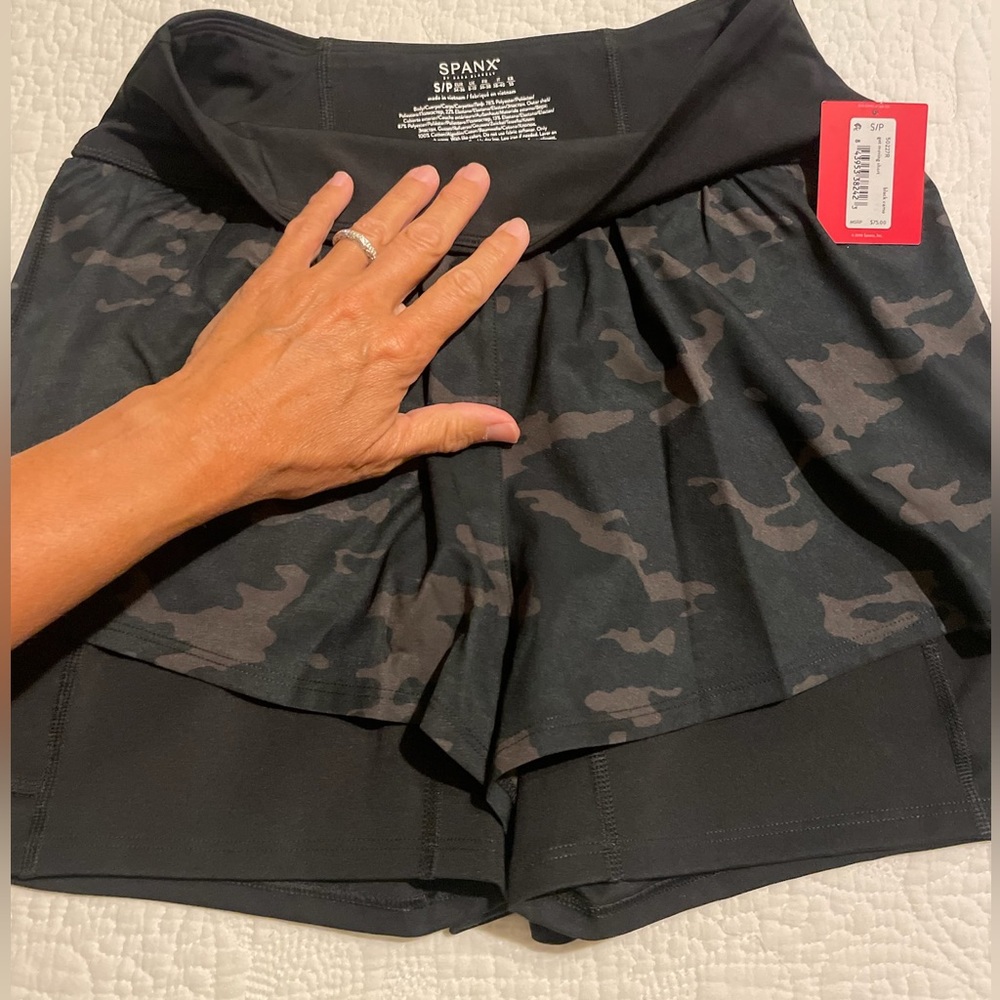 NWT size small SPANX shorts